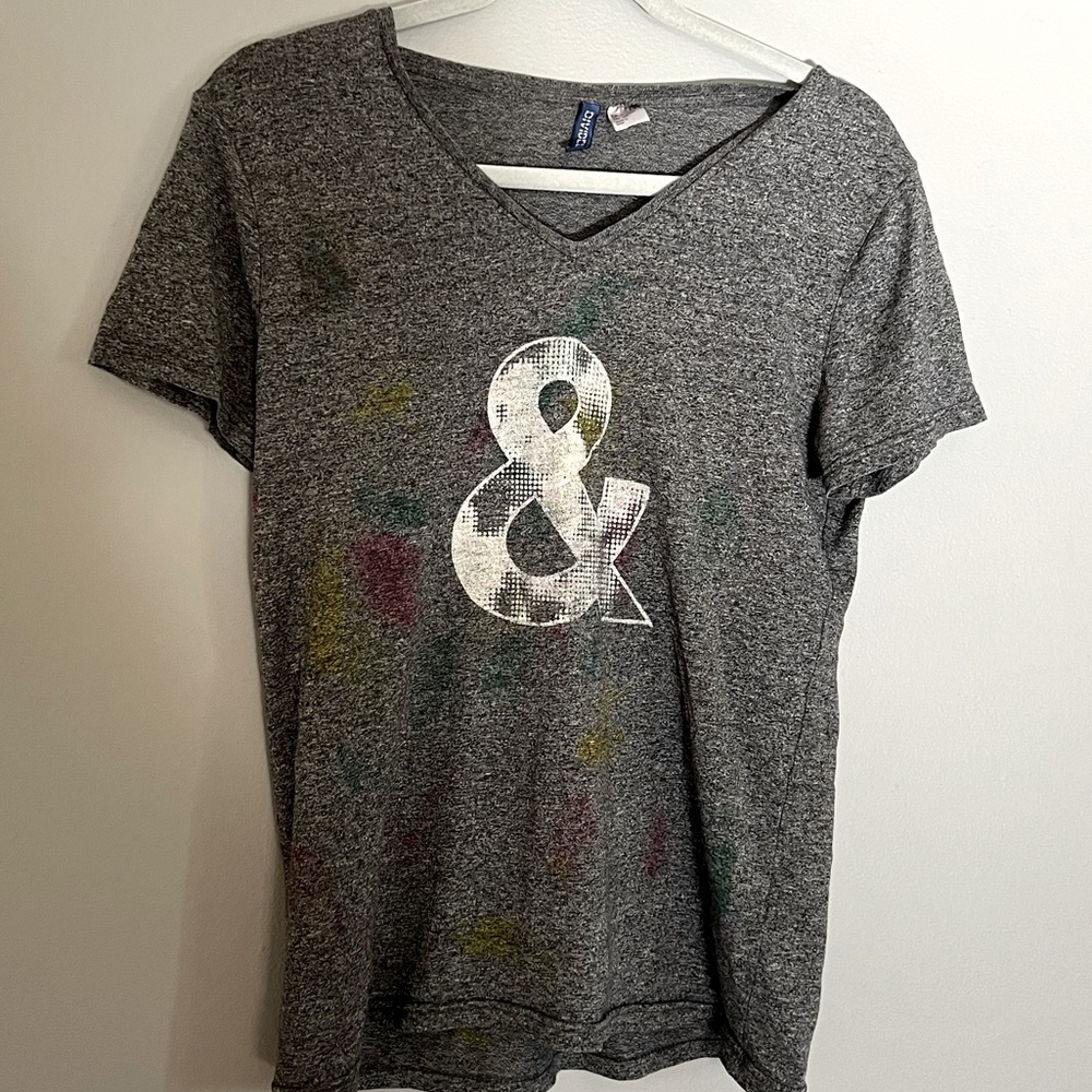 H&M divided gray heather and short sleeve T-shirt with ampersand & design size S